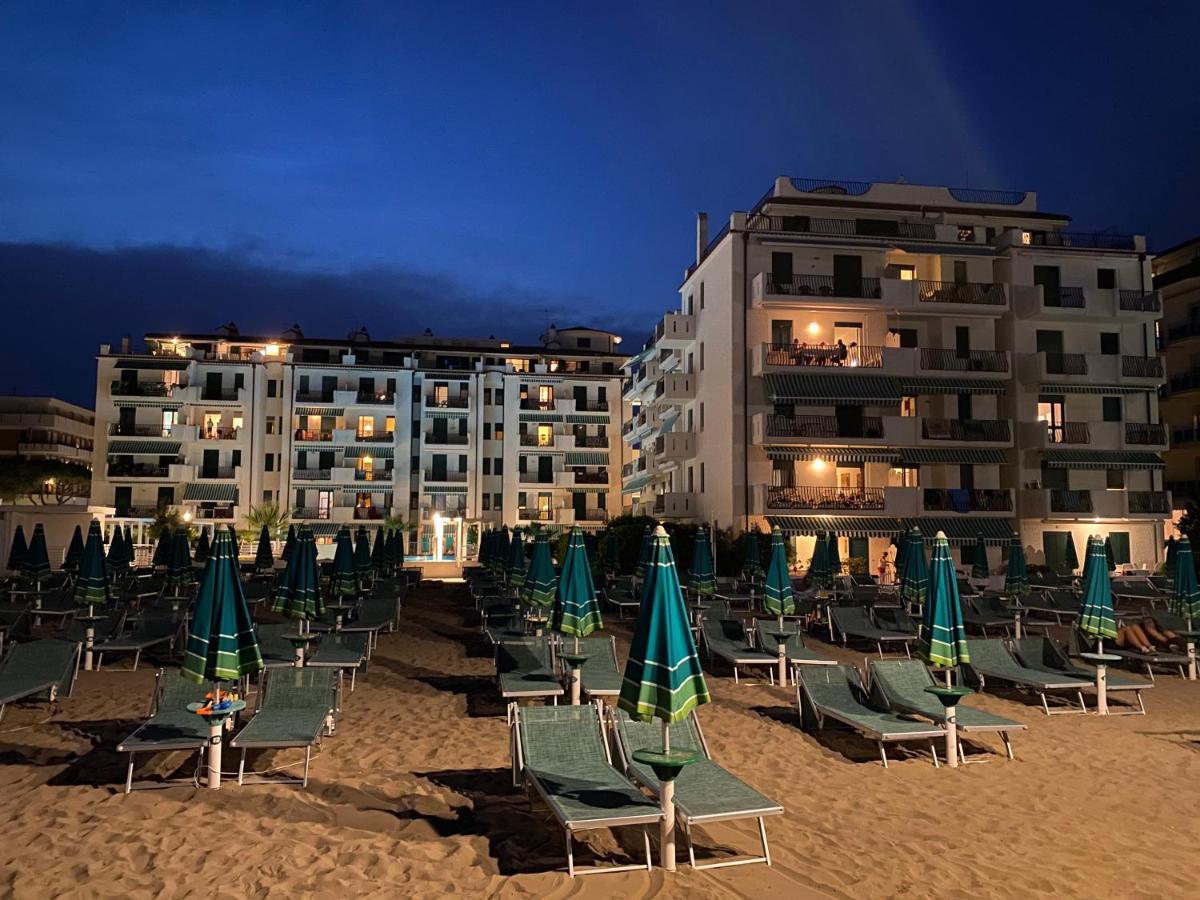Residence El Palmar Fronte Mare, Fronte Spiaggia Lido di Jesolo Exteriör bild